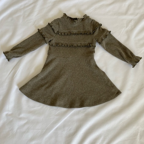 Art Class Toddlers Ruffled Dress, size 2T. Brand New without tags. Adorable. - Picture 2 of 10